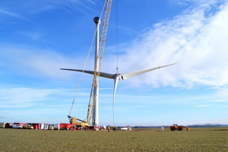 Les éoliennes font leur apparition à Nibas